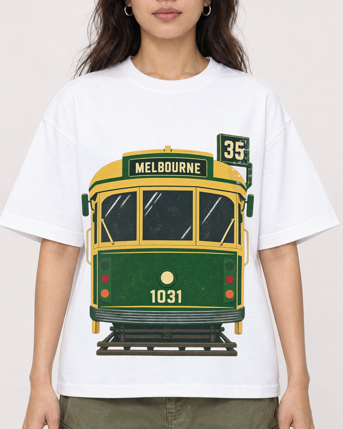 Mockup Boxy Heavyweight Tee White female close-up 02