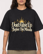 Mockup Boxy Heavyweight Tee Black female close-up 06