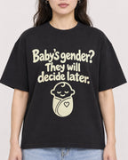 Mockup Boxy Heavyweight Tee Black female close-up 03