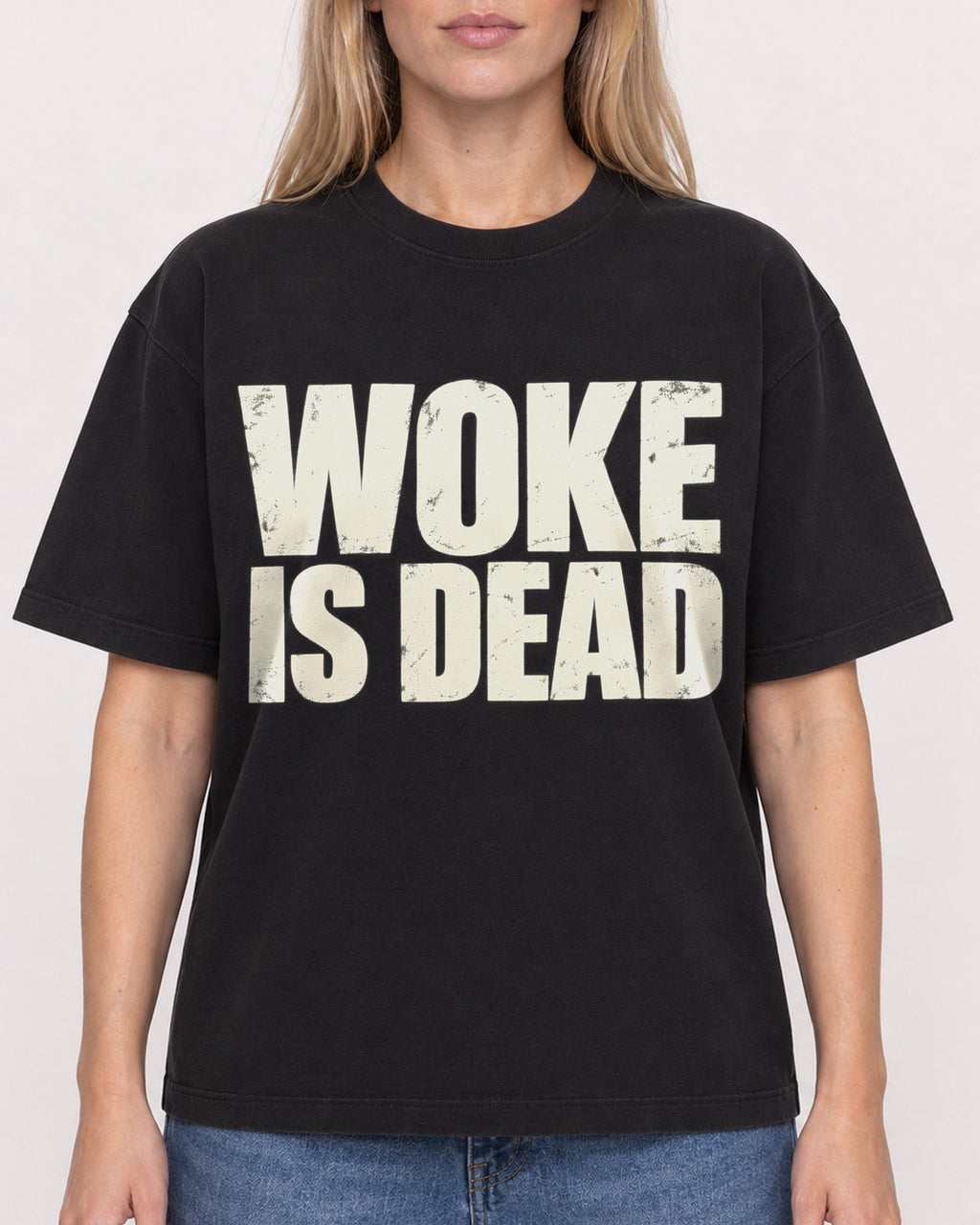 Mockup Boxy Heavyweight Tee Black female close-up 08