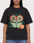 Mockup Boxy Heavyweight Tee Black female close-up 04