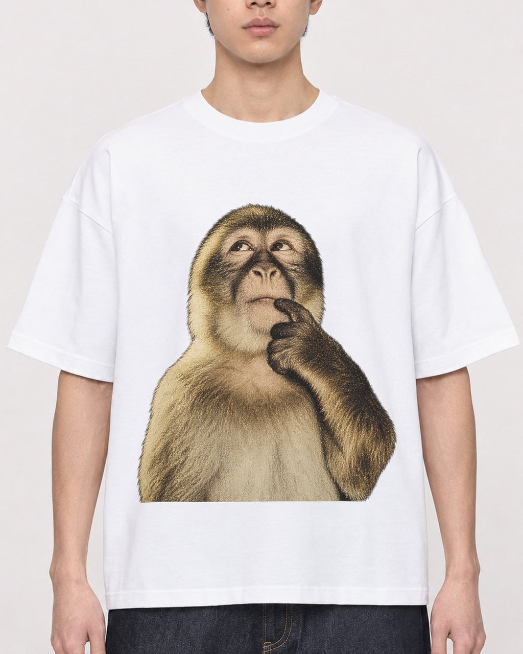 Mockup Boxy Heavyweight Tee White male close-up 01