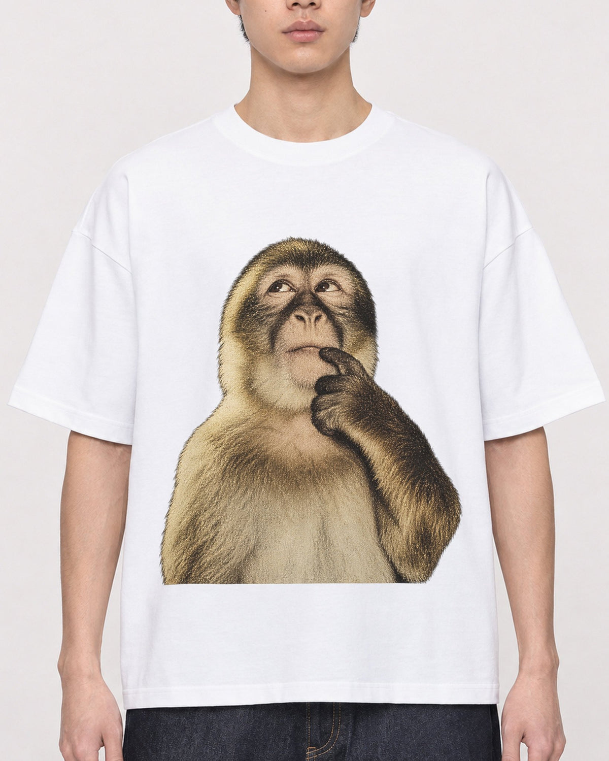 Mockup Boxy Heavyweight Tee White male close-up 01