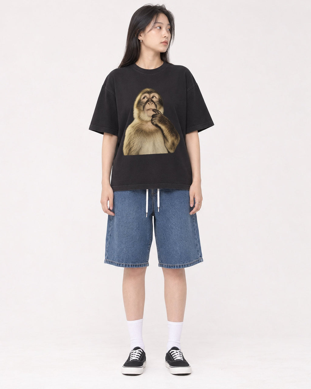 Mockup Boxy Heavyweight Tee Black female full-body 01