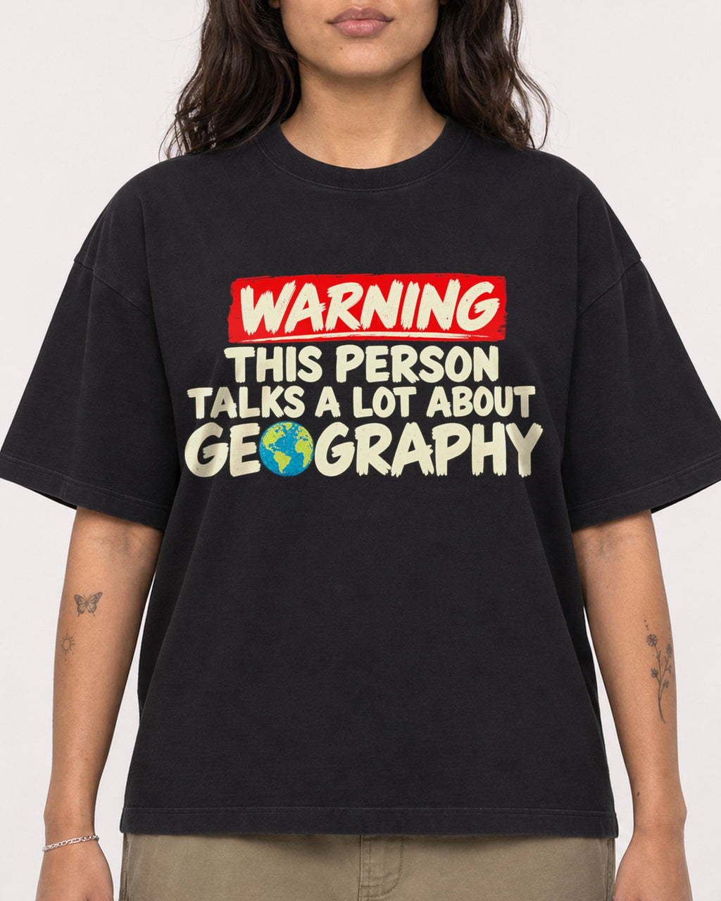 Mockup Boxy Heavyweight Tee Black female close-up 06