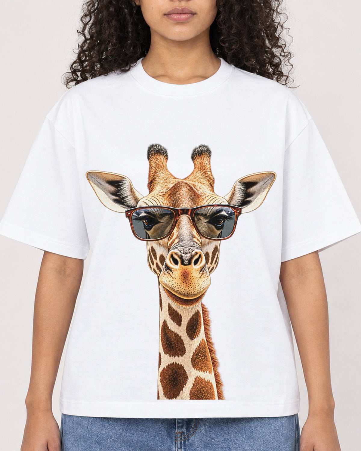 Mockup Boxy Heavyweight Tee White female close-up 10