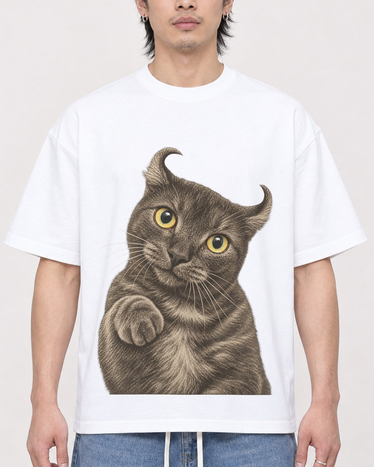 Mockup Boxy Heavyweight Tee White male close-up 23