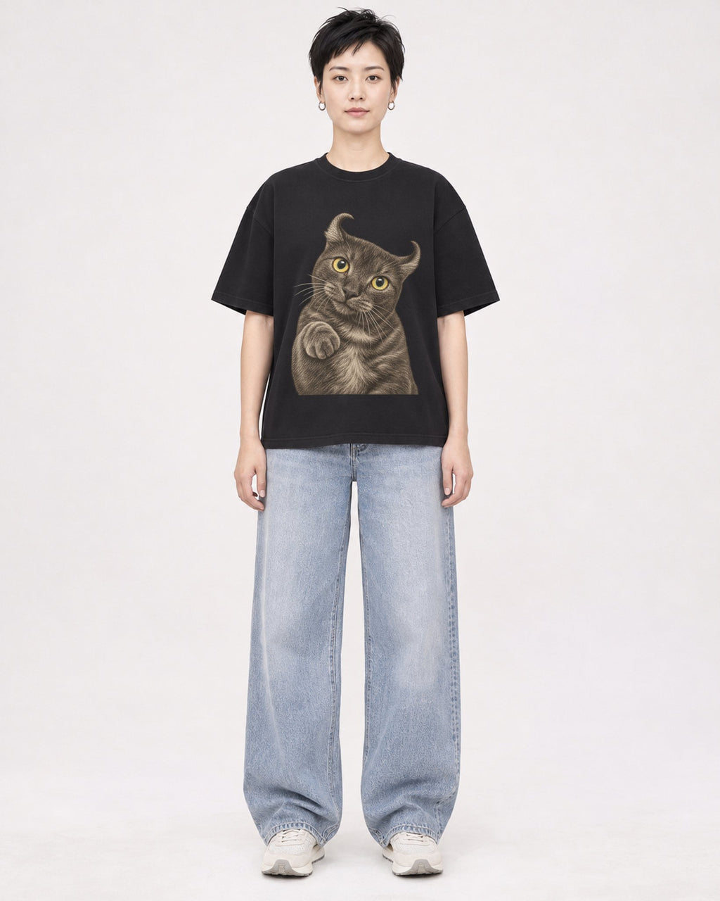 Mockup Boxy Heavyweight Tee Black female full-body 23