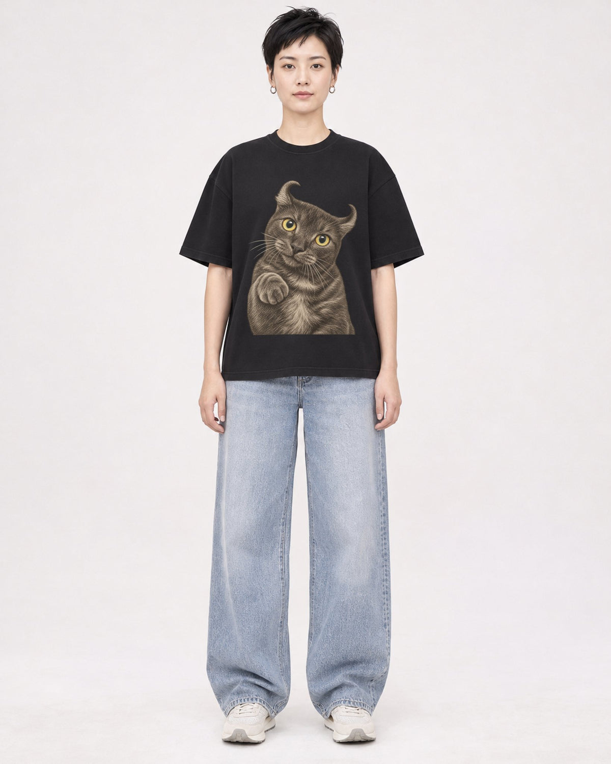 Mockup Boxy Heavyweight Tee Black female full-body 23