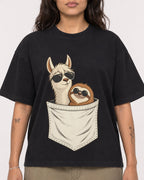 Mockup Boxy Heavyweight Tee Black female close-up 06