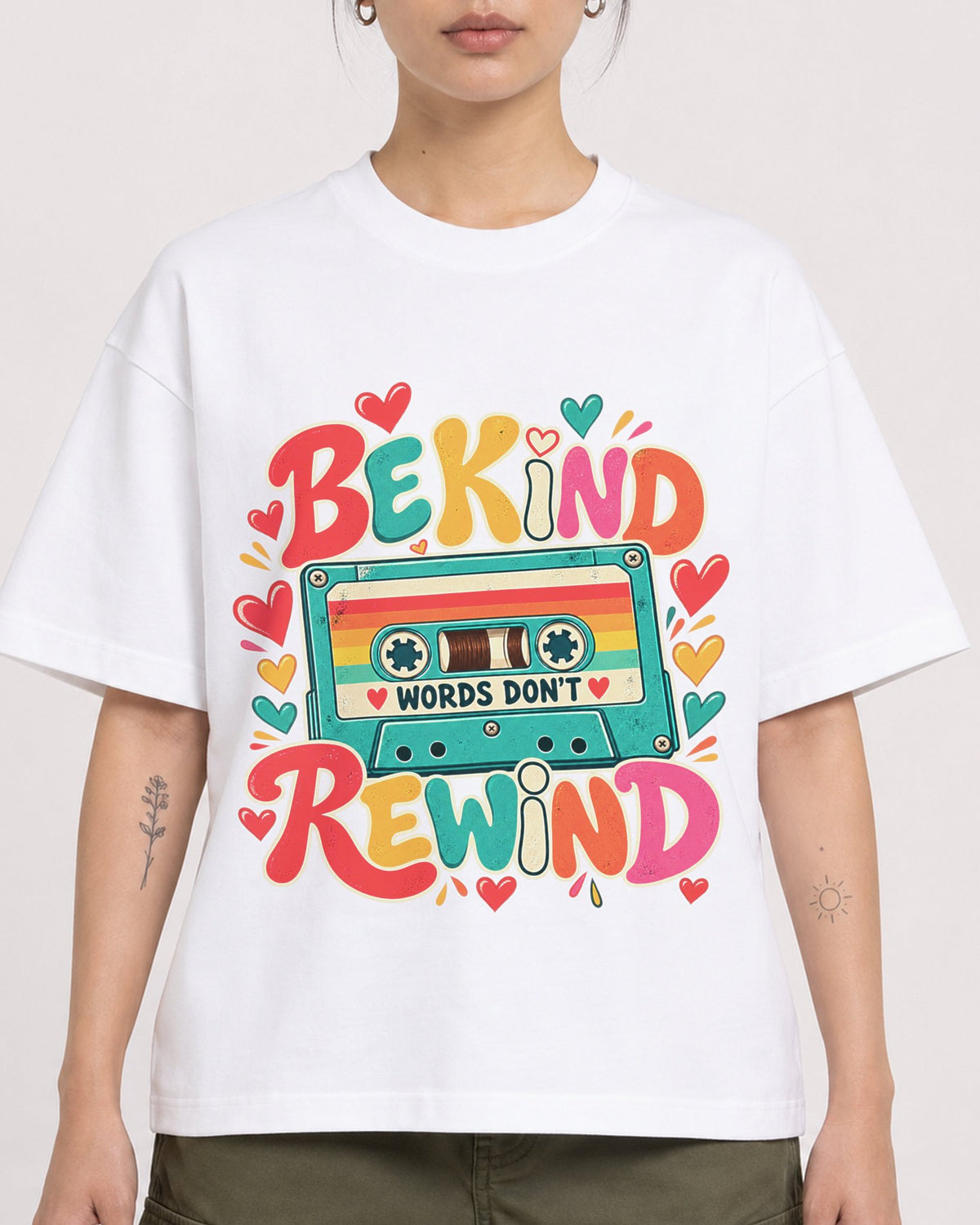 Mockup Boxy Heavyweight Tee White female close-up 12