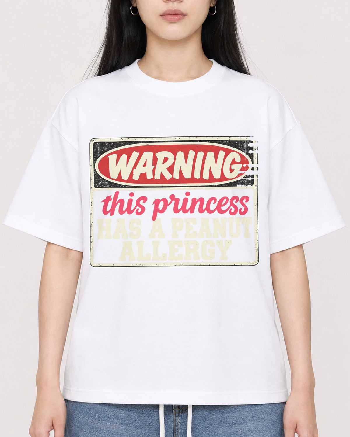 Mockup Boxy Heavyweight Tee White female close-up 01