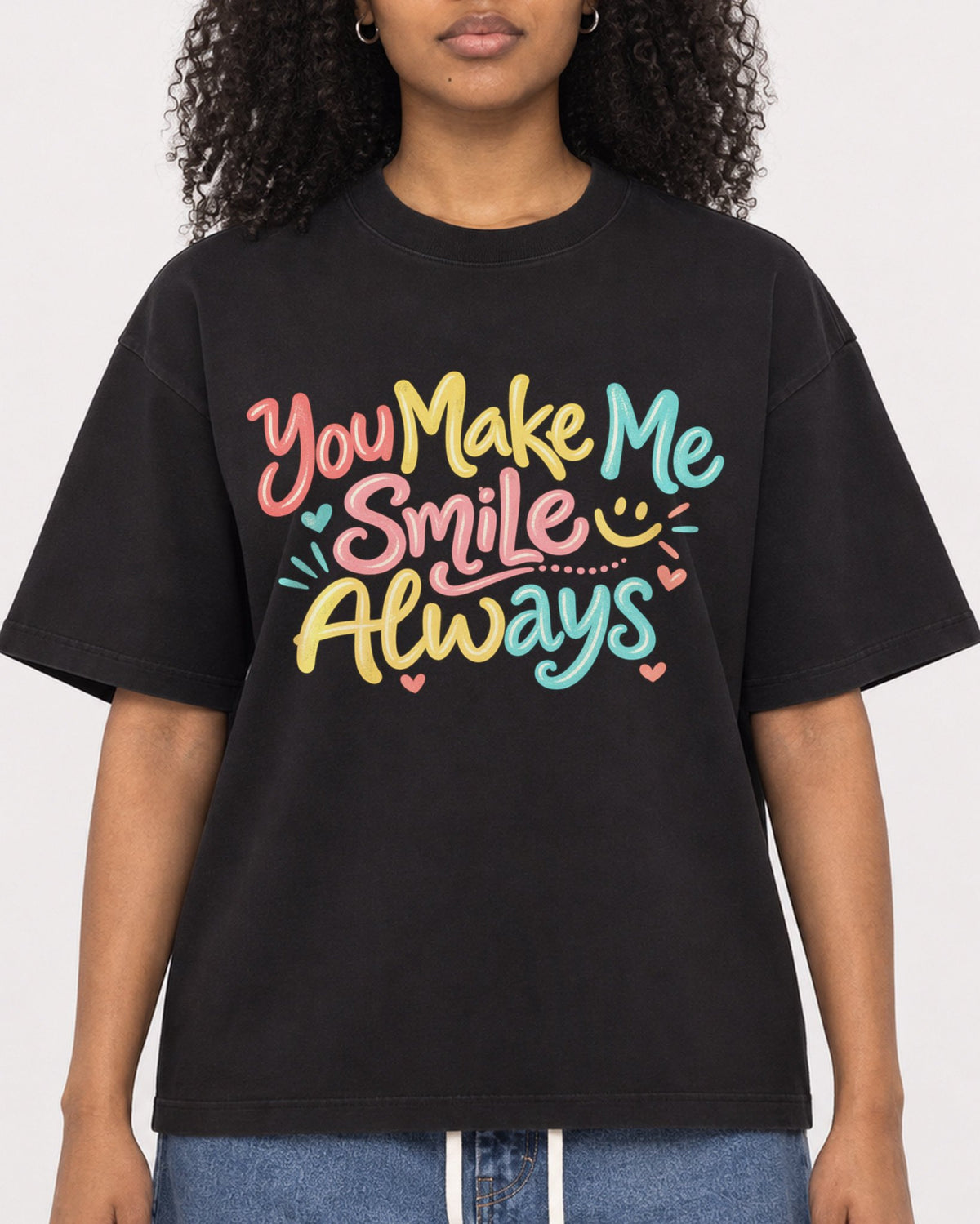 Mockup Boxy Heavyweight Tee Black female close-up 05