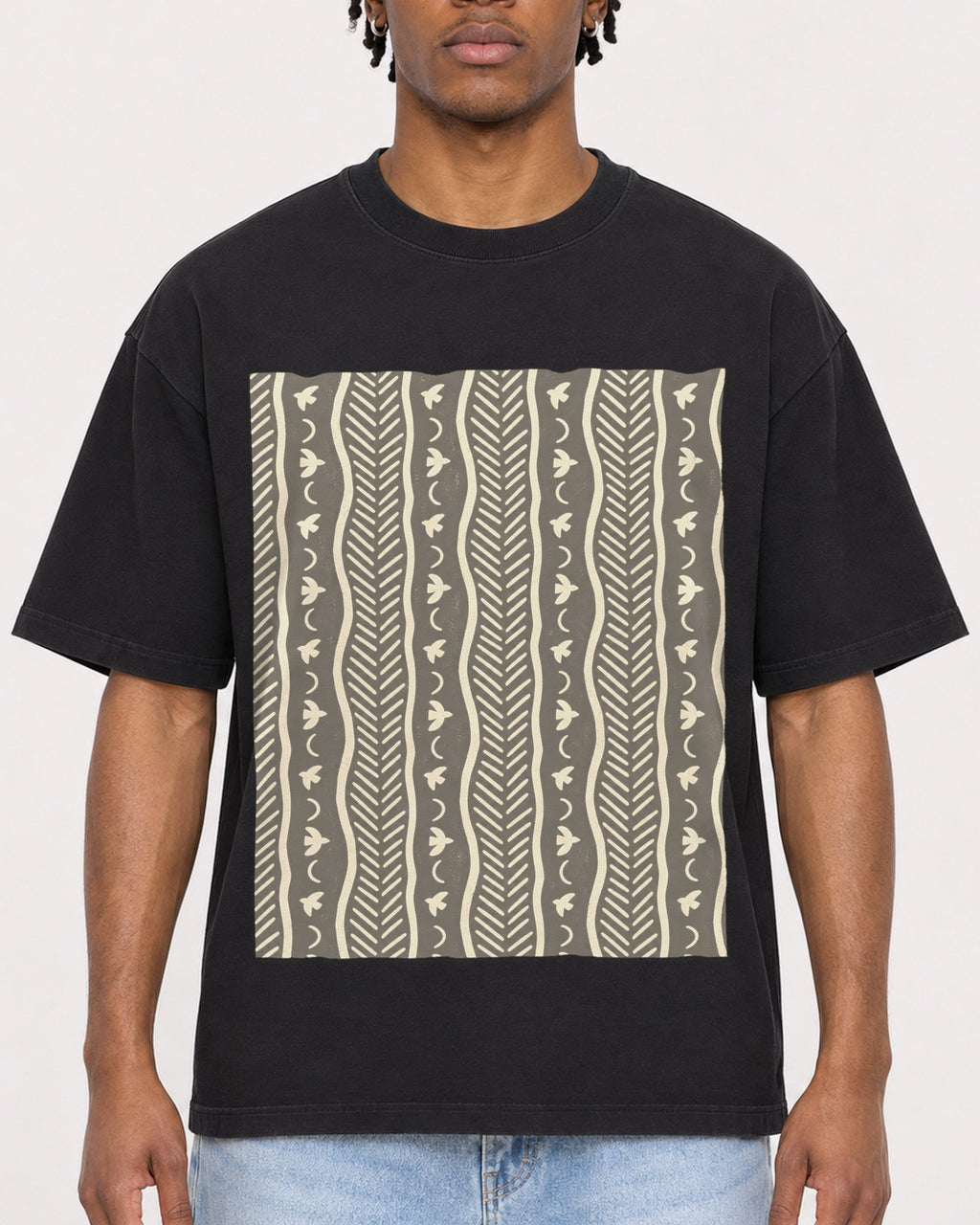 Mockup Boxy Heavyweight Tee Black male close-up 05
