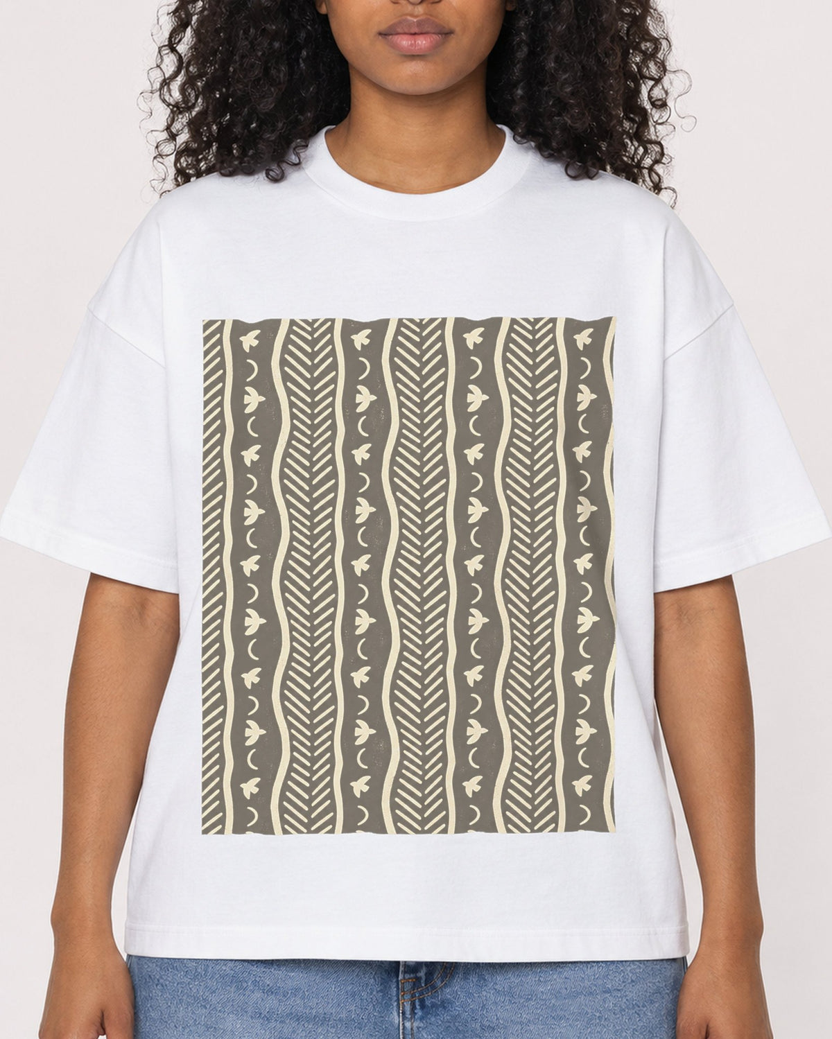 Mockup Boxy Heavyweight Tee White female close-up 05