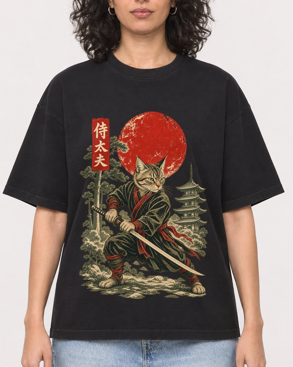 Mockup Boxy Heavyweight Tee Black female close-up 27