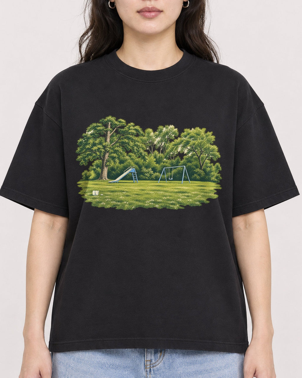 Mockup Boxy Heavyweight Tee Black female close-up 03