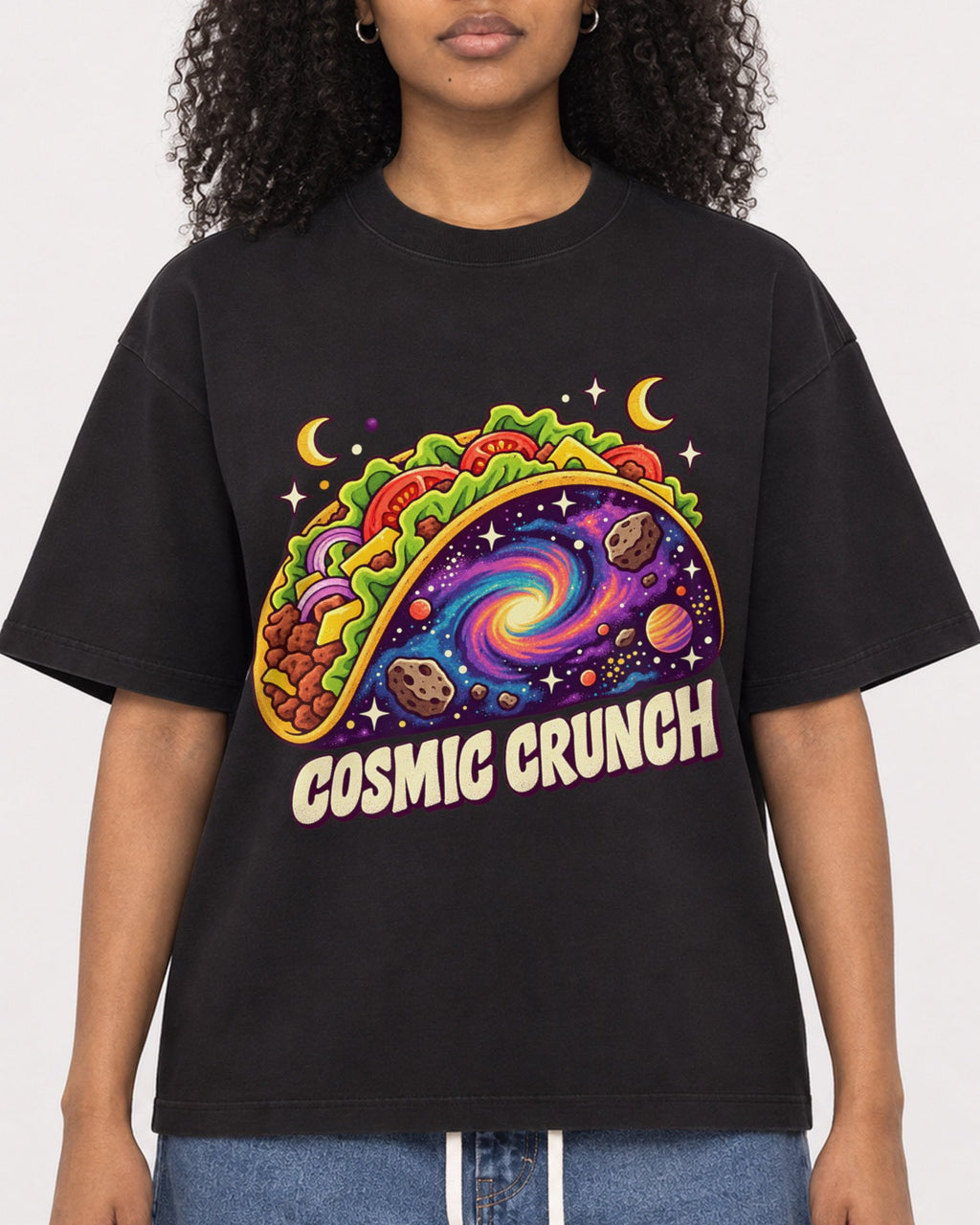 Mockup Boxy Heavyweight Tee Black female close-up 05