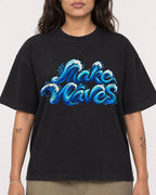 Mockup Boxy Heavyweight Tee Black female close-up 06