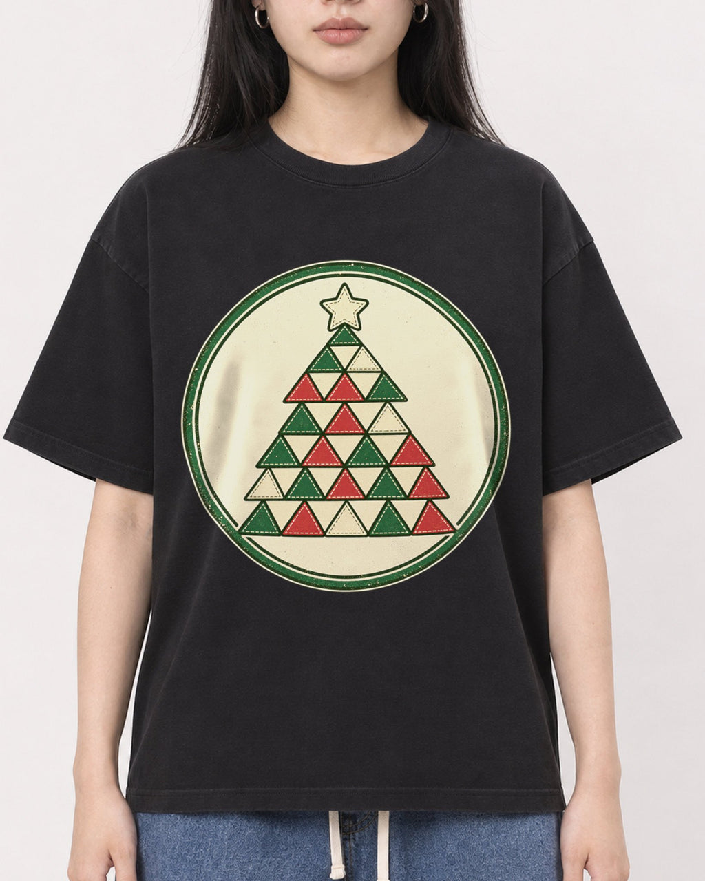 Mockup Boxy Heavyweight Tee Black female close-up 01