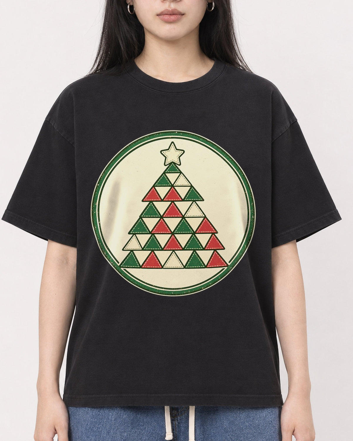 Mockup Boxy Heavyweight Tee Black female close-up 01