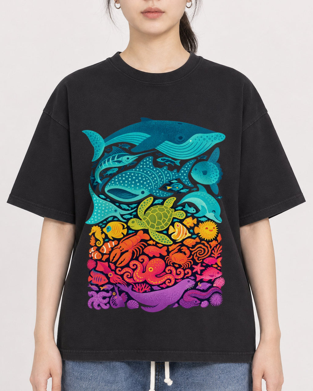 Mockup Boxy Heavyweight Tee Black female close-up 21