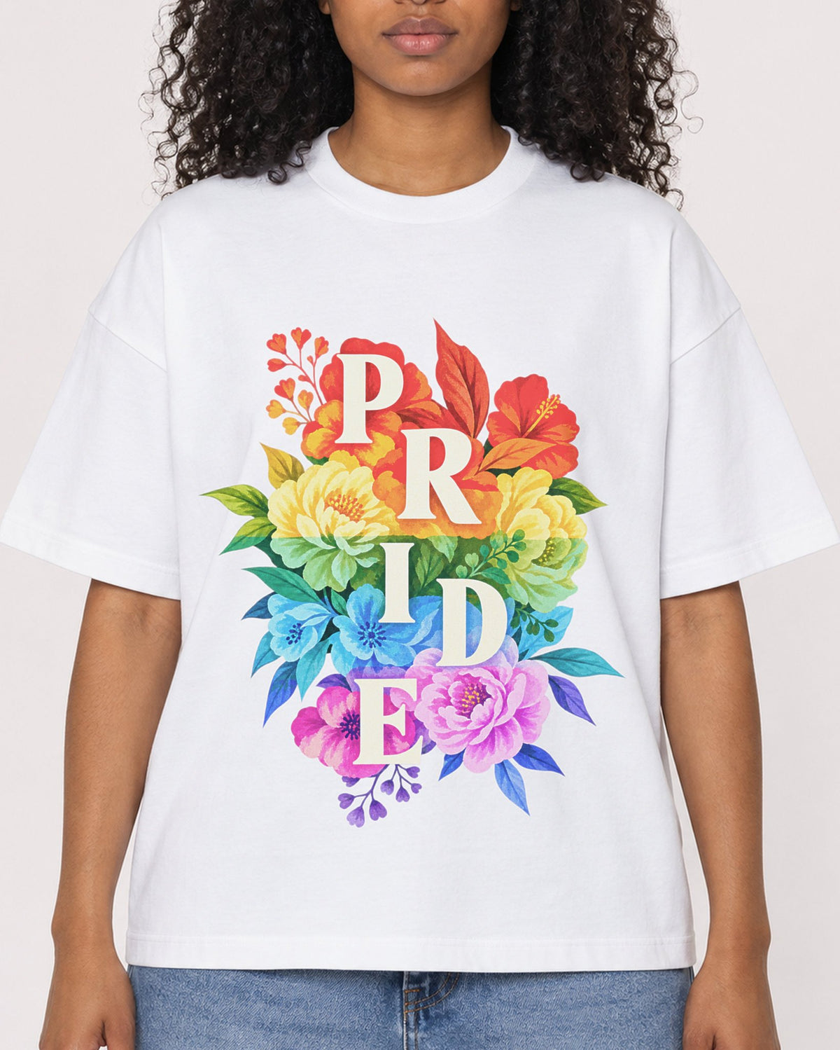 Mockup Boxy Heavyweight Tee White female close-up 05