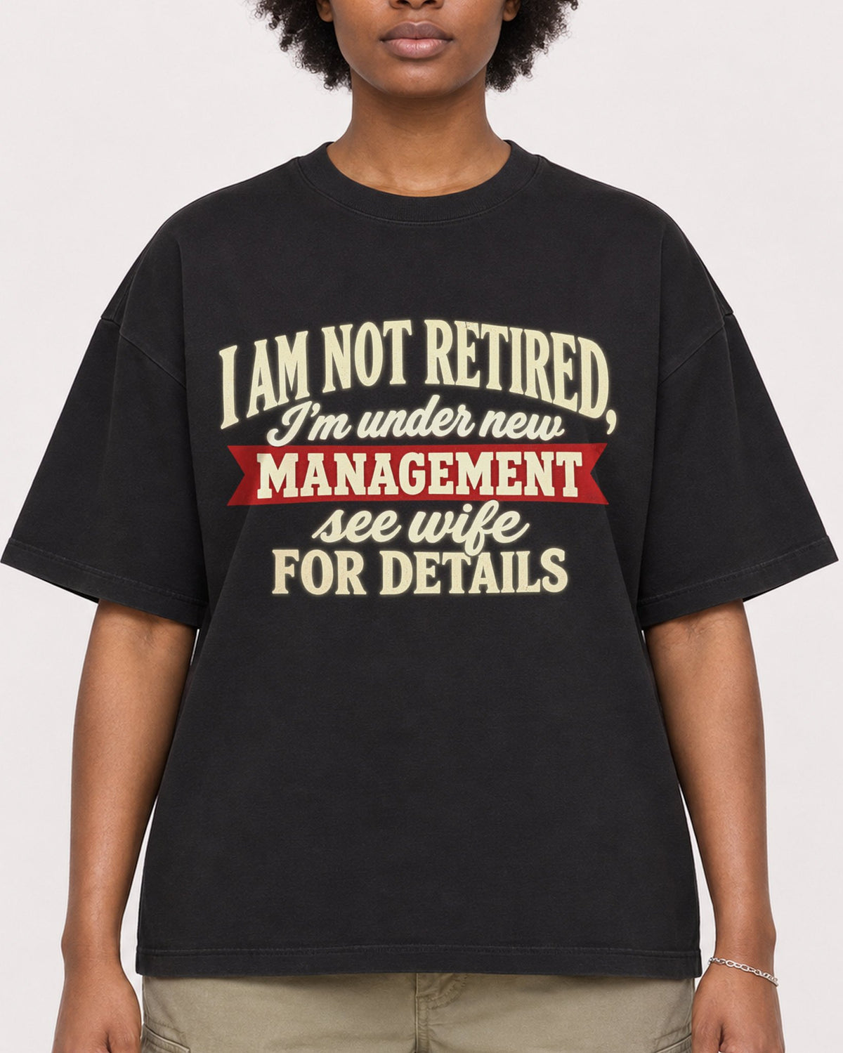 Mockup Boxy Heavyweight Tee Black female close-up 14