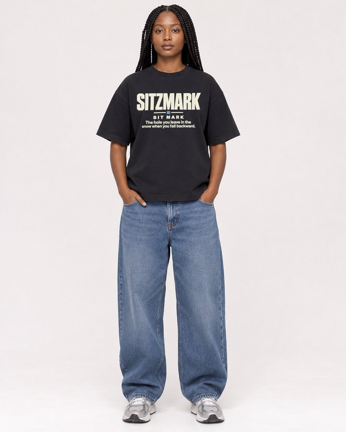 Mockup Boxy Heavyweight Tee Black female full-body 04