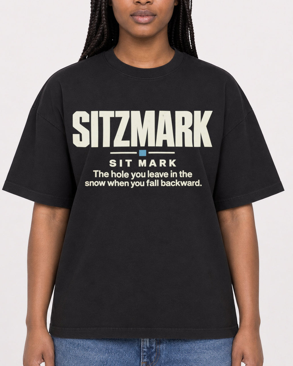 Mockup Boxy Heavyweight Tee Black female close-up 04