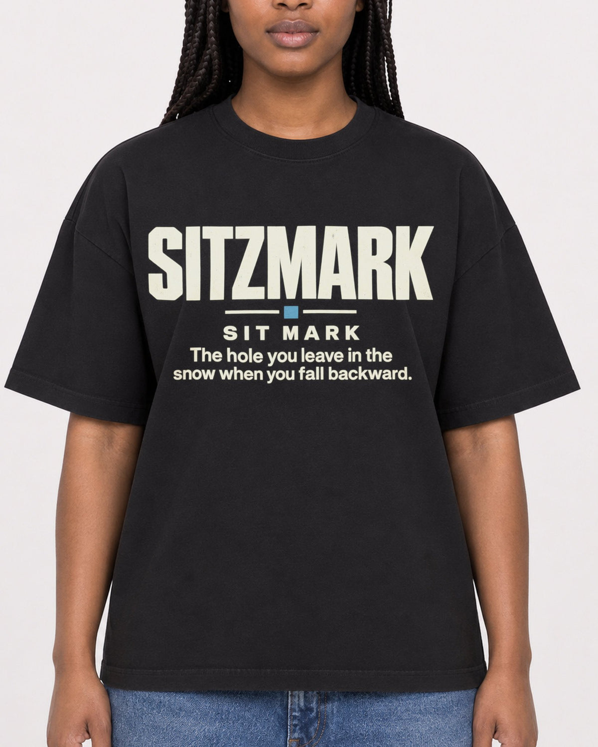 Mockup Boxy Heavyweight Tee Black female close-up 04