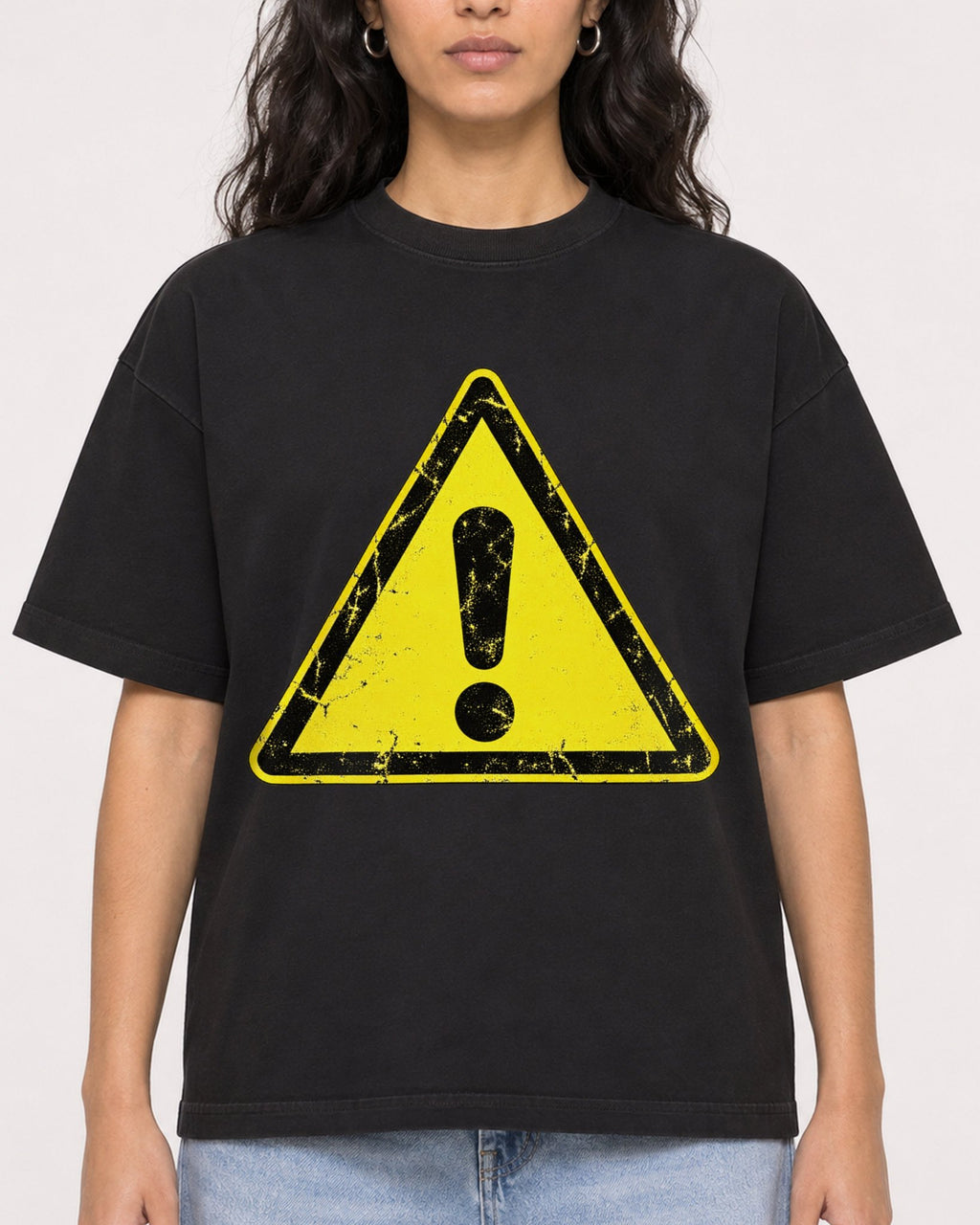 Mockup Boxy Heavyweight Tee Black female close-up 07