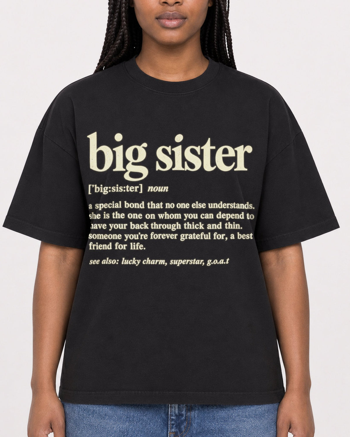 Mockup Boxy Heavyweight Tee Black female close-up 04