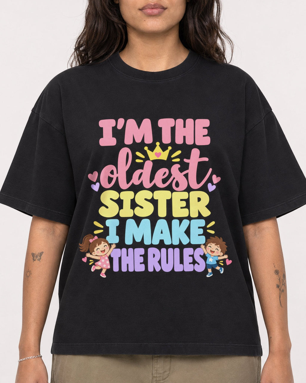 Mockup Boxy Heavyweight Tee Black female close-up 06