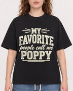 Mockup Boxy Heavyweight Tee Black female close-up 09