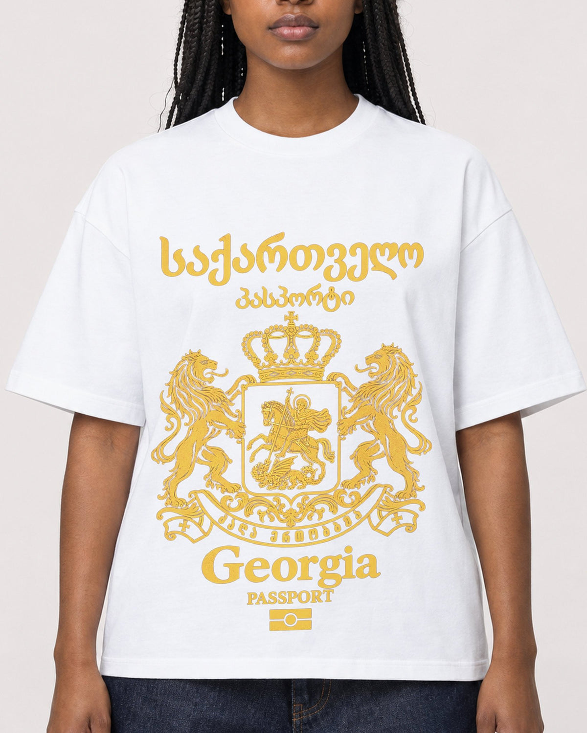 Mockup Boxy Heavyweight Tee White female close-up 04