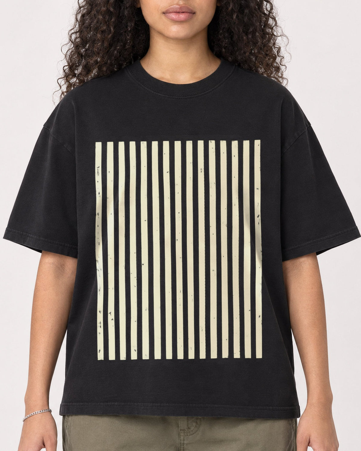 Mockup Boxy Heavyweight Tee Black female close-up 10