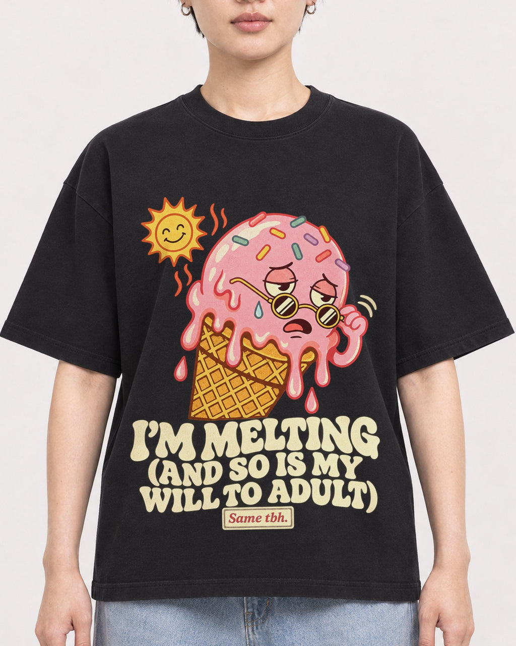 Mockup Boxy Heavyweight Tee Black female close-up 23