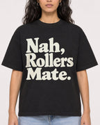 Mockup Boxy Heavyweight Tee Black female close-up 07