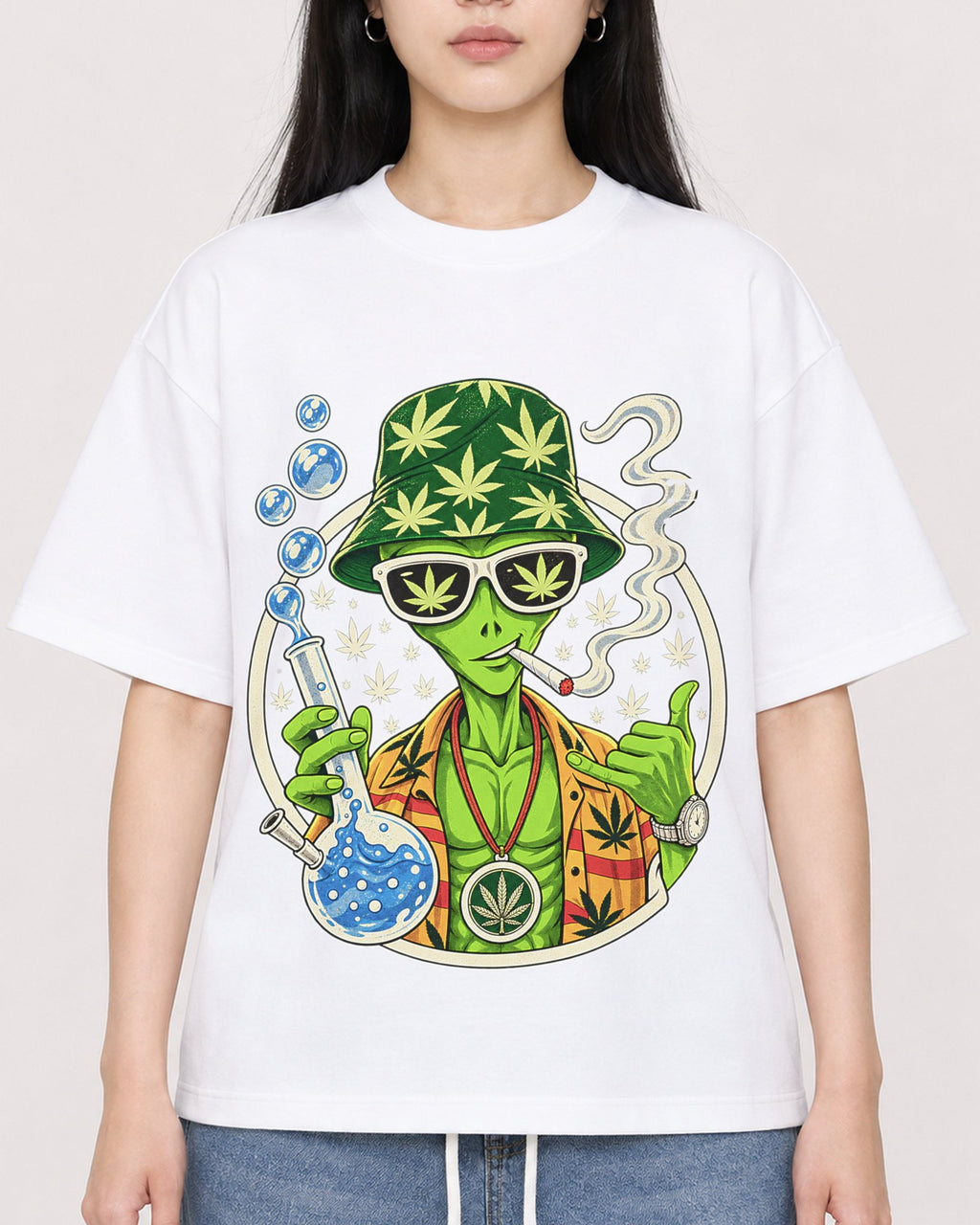 Mockup Boxy Heavyweight Tee White female close-up 01