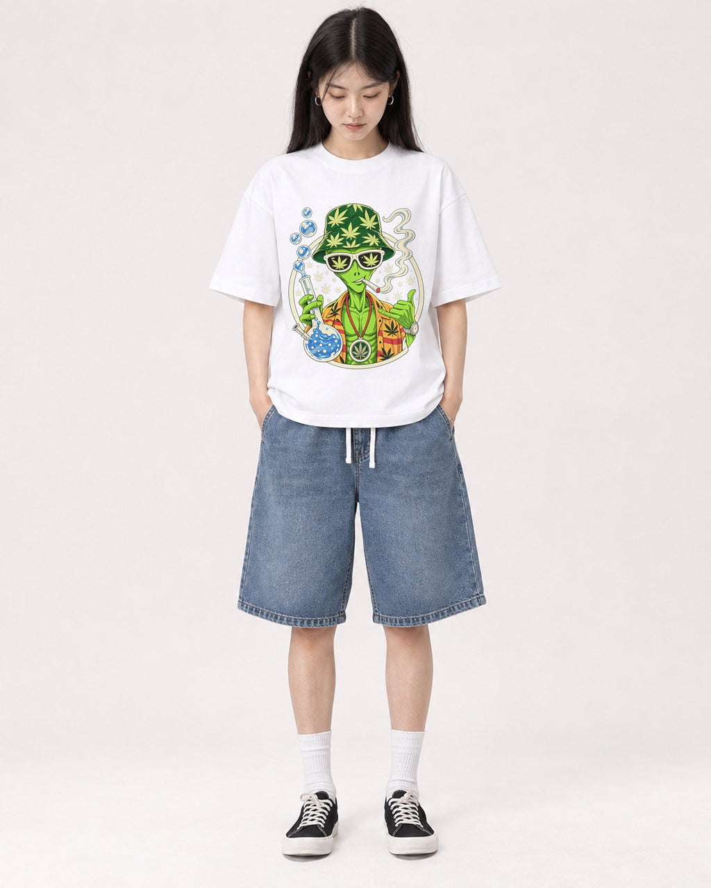 Mockup Boxy Heavyweight Tee White female full-body 01