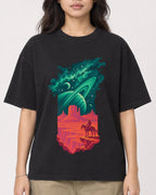 Mockup Boxy Heavyweight Tee Black female close-up 02