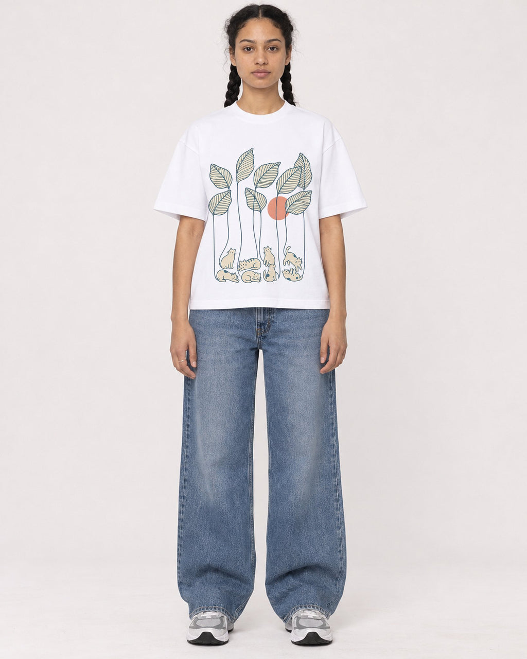 Mockup Boxy Heavyweight Tee White female full-body 50