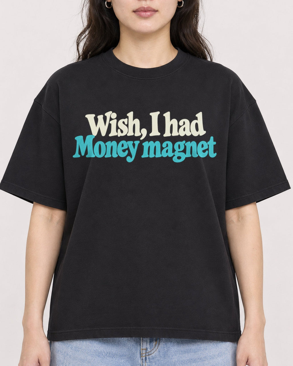 Mockup Boxy Heavyweight Tee Black female close-up 03