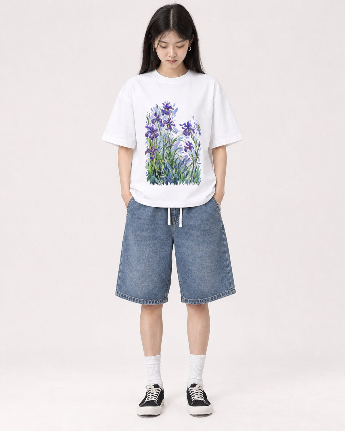Mockup Boxy Heavyweight Tee White female full-body 01