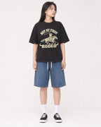 Mockup Boxy Heavyweight Tee Black female full-body 01