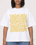 Mockup Boxy Heavyweight Tee White female close-up 15
