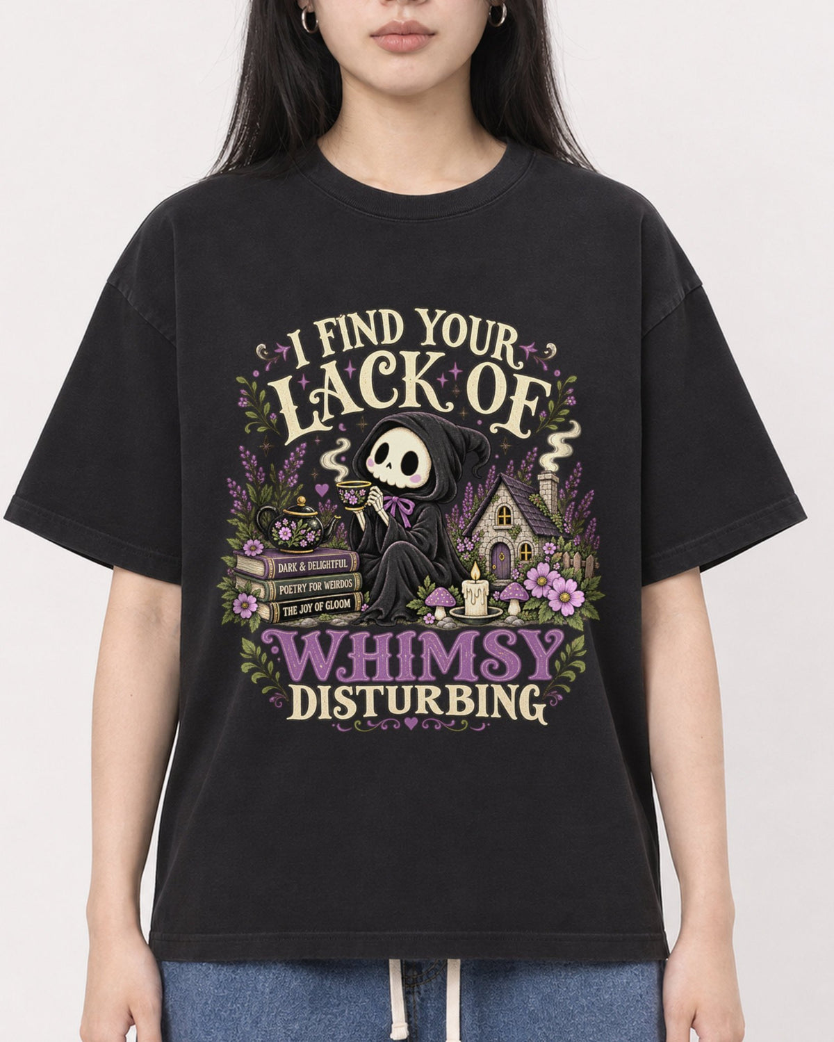 Mockup Boxy Heavyweight Tee Black female close-up 01
