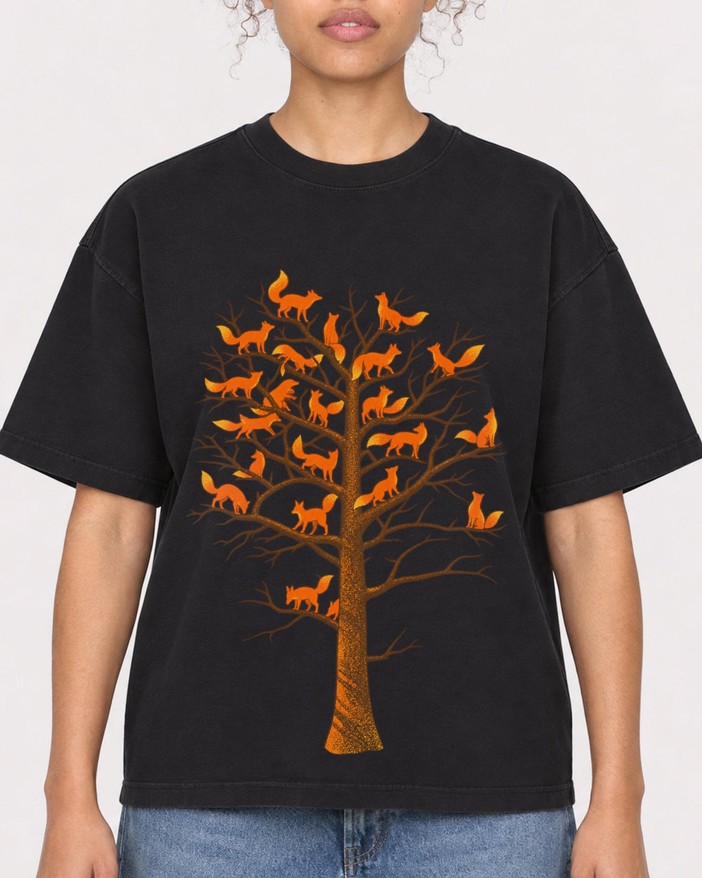 Mockup Boxy Heavyweight Tee Black female close-up 20