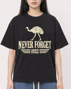 Mockup Boxy Heavyweight Tee Black female close-up 01